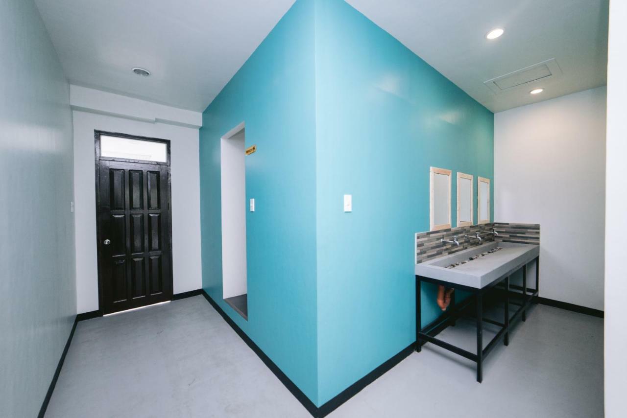 Napsule Suites Davao City Buitenkant foto